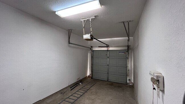 Building Photo - 5109 Flipper Dr