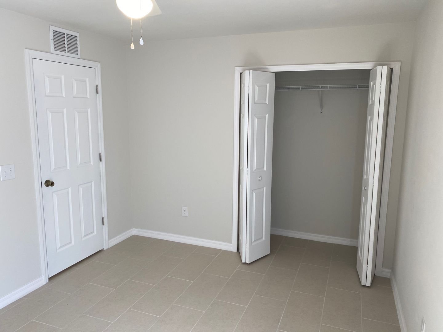 Building Photo - $250 move in special - 3 bedroom, 2 bath Duplex