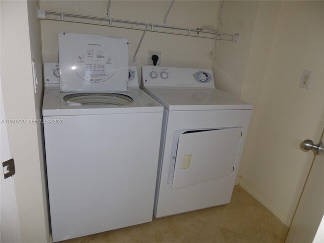 Building Photo - 21055 Yacht Club Dr