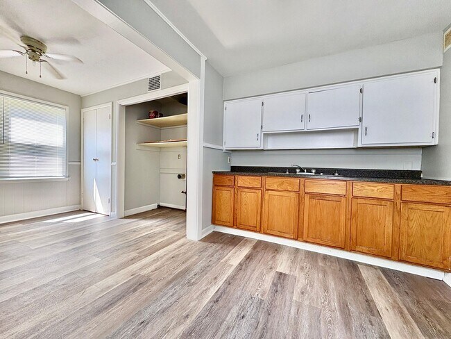 Building Photo - 1513 Wilber St
