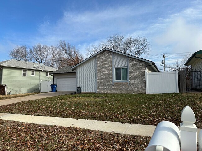 Building Photo - Beautiful 3 Bedroom Home ! Near Mcconnell ...