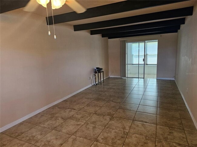 Building Photo - 915 Club Cir