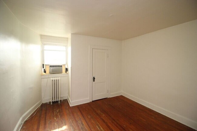 Building Photo - 3206 Guilford Ave