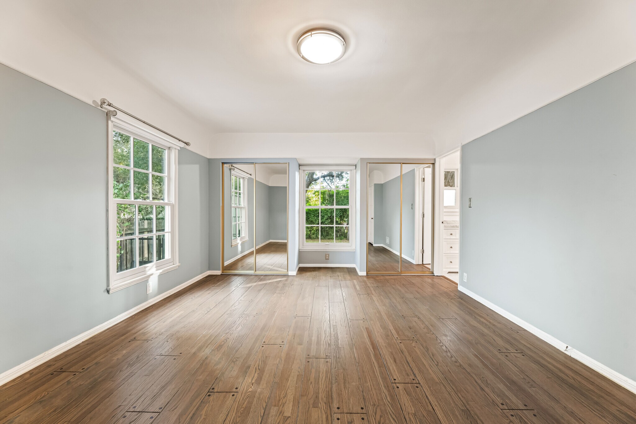 Building Photo - 2450 Hermosita Dr