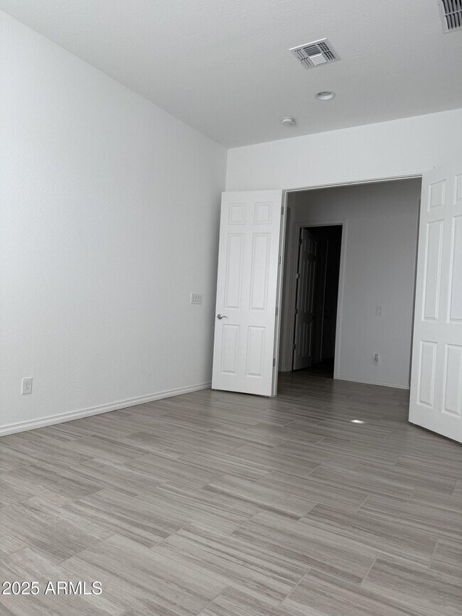 Building Photo - 479 E Watermelon Ln