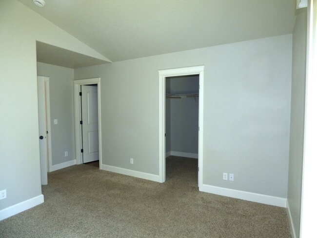 Building Photo - 3576-3578 Fisher Ct NE Salem, OR 97305
