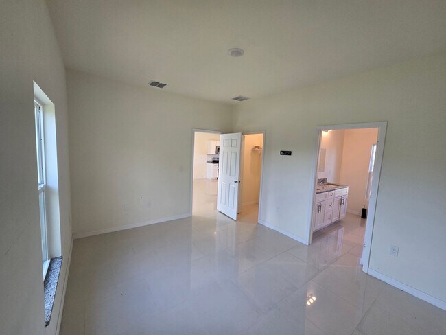 Building Photo - Great location, close to ST RD 82-Three be...