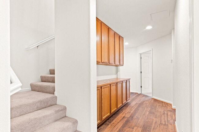 Building Photo - Modern 4 Bed Home with Office, AC, Garage,...