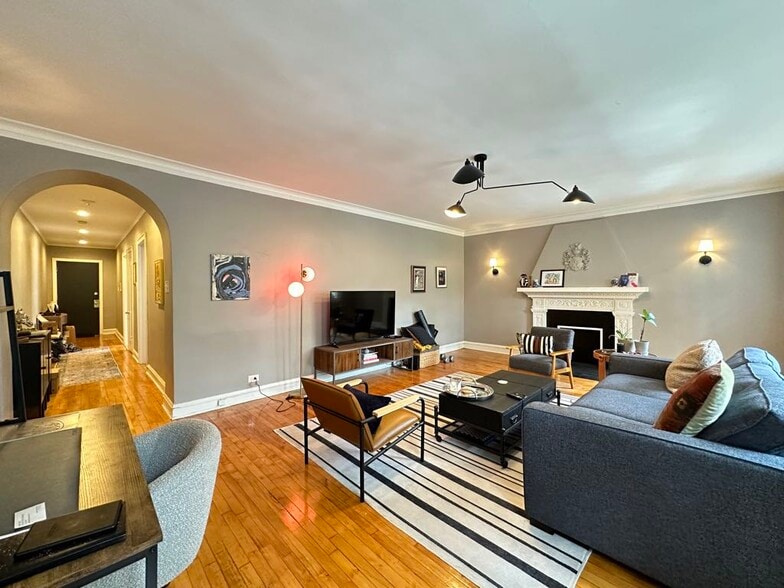 Building Photo - 5517 N Kenmore Ave