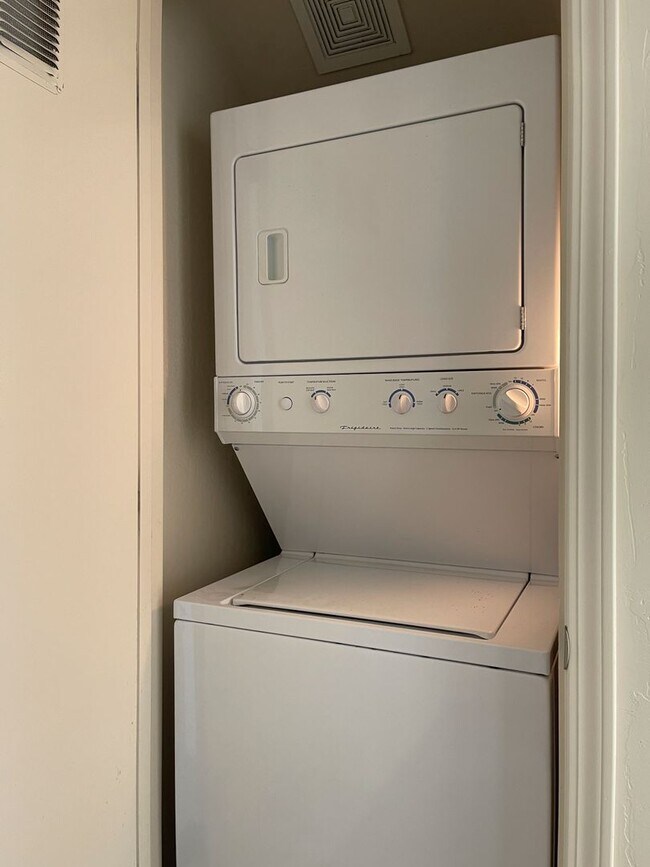 Building Photo - 221 Spring St