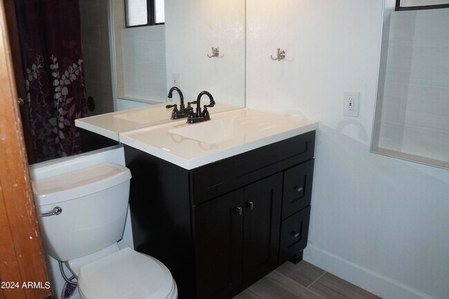 Building Photo - 5756 W Del Rio St