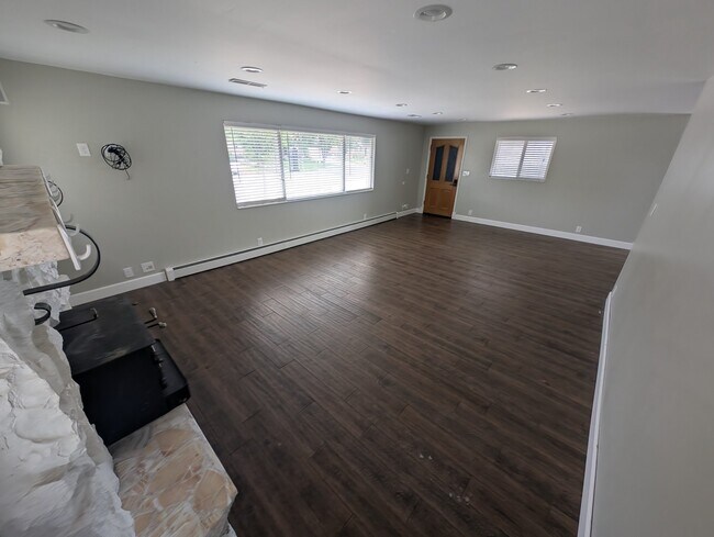Building Photo - 6358 Mt Vernon Dr