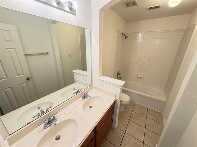 Building Photo - 1010 Utopia Ln