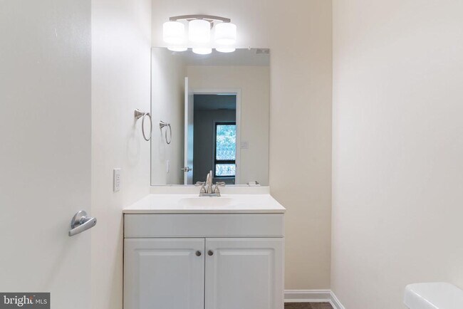 Building Photo - 23240 Rosewood Ct