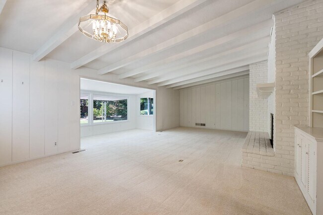 Building Photo - 3220 Fieldcrest Dr