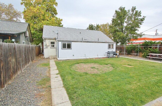 Building Photo - 210 S Commercial Emmett