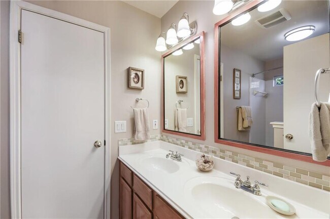Building Photo - 1252 Lacey Oak Loop
