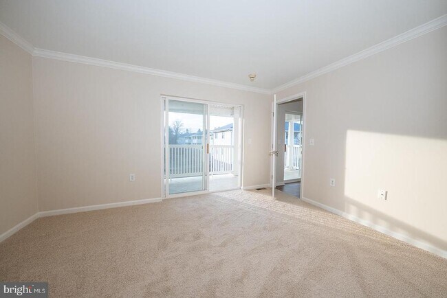 Building Photo - 335 Paoli Pointe Dr