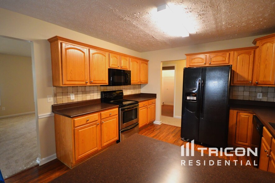 Building Photo - 100 Shadowbrook Trce