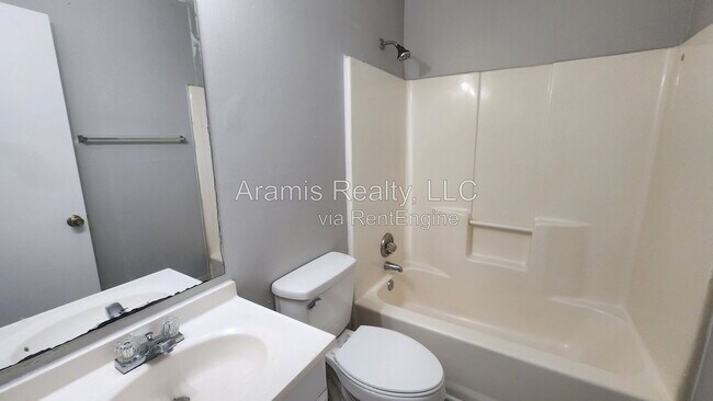 Building Photo - 5566 Windwood Rd