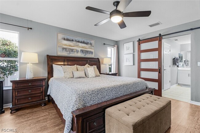 Building Photo - 4002 Oasis Blvd