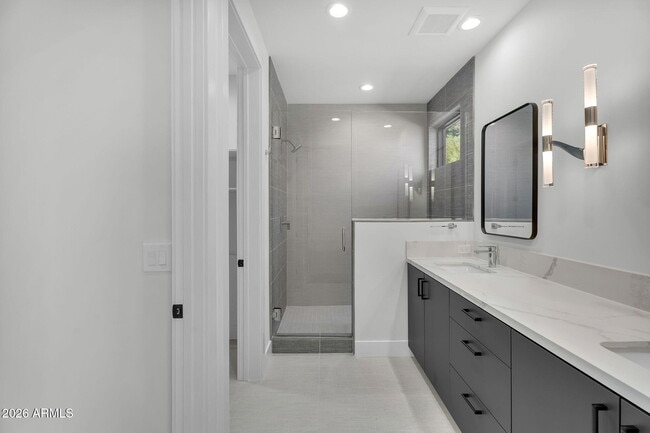 Building Photo - 6975 North 39th Pl