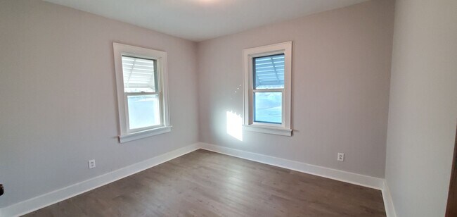 Building Photo - Cute 2 Bedroom 1 Bath Home