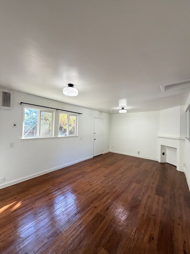 Building Photo - 800 Locust St