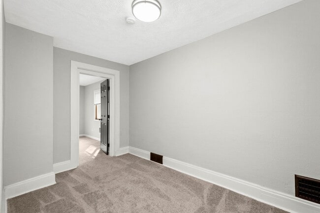 Building Photo - Gorgeous 3 bedroom home in Brookline avail...
