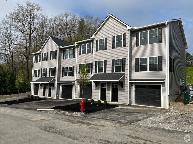 Building w/ garages - Saddle Rock