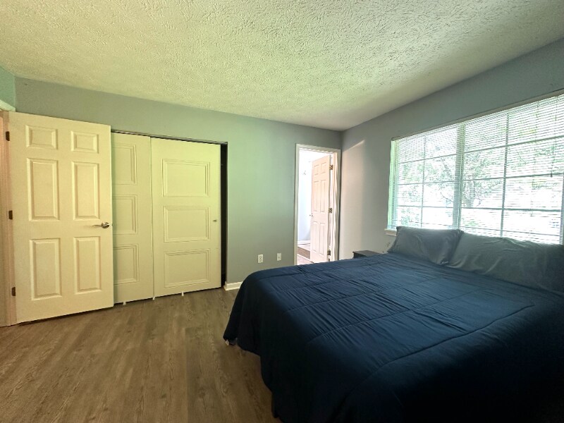 Building Photo - 1111 Island Woods Dr