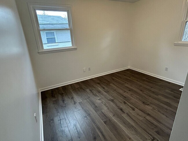 Building Photo - 4758 Trenton Dr