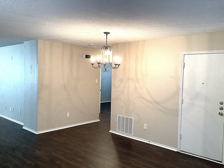 Building Photo - 115 Clover Leaf Ln