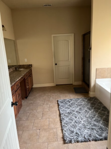 Building Photo - 3 Bradley Ct