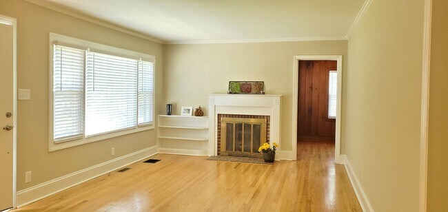 Building Photo - Haymount Charm Home