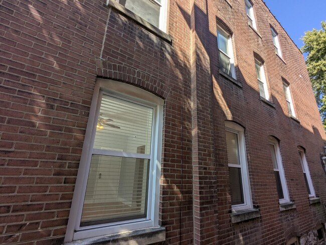 Building Photo - 3911 Castleman Ave