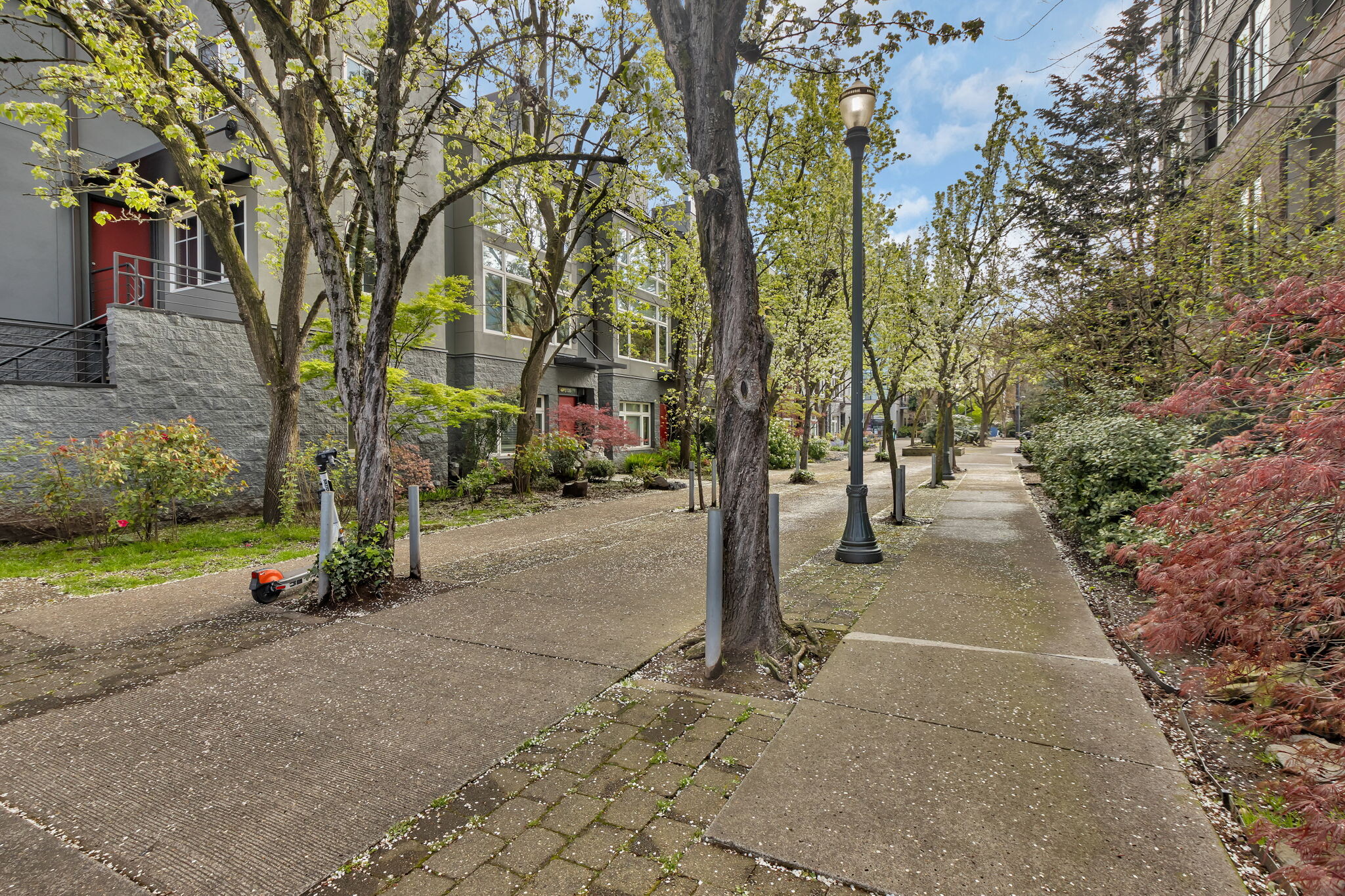 Located in the pearl next to a pedestrian corridor - 618 NW 12th Ave