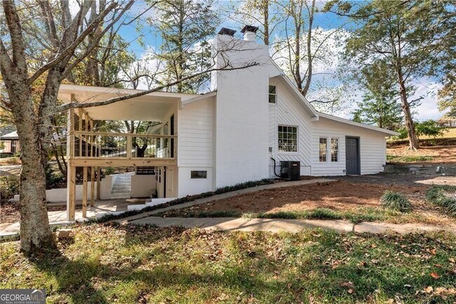 Building Photo - 75 Lake Dr