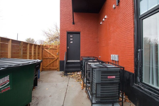 Building Photo - Two Bed Brewerytown Apartment