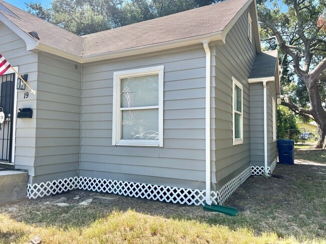 Building Photo - 19 4th Ave N