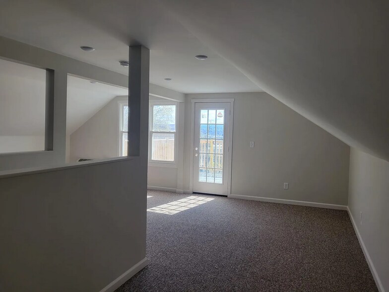 Great loft space for work, hobbies or recreation - 720 N Main Ave
