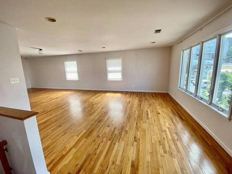 Building Photo - 1208 44th St