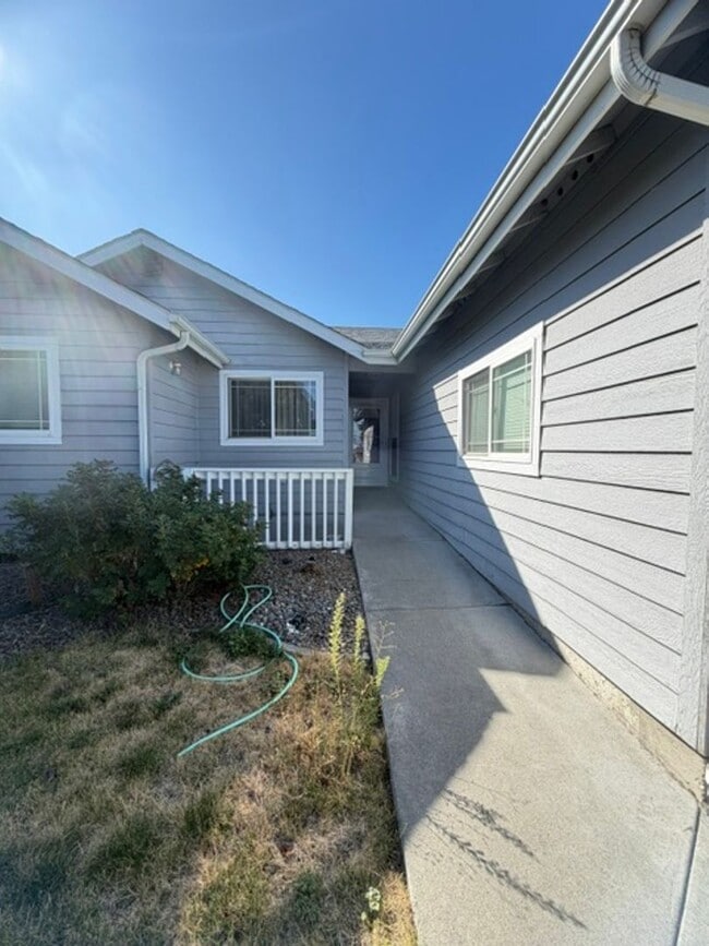 Building Photo - 1006 Frontier Ct