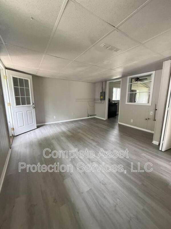 Building Photo - 430 Woodlawn Ave