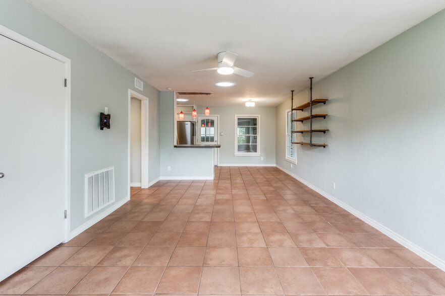 Building Photo - 11504 Oakwood Dr
