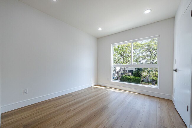 Building Photo - 2055 S Garth Ave