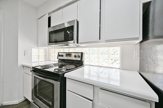 Building Photo - 3065 N 67th Ave