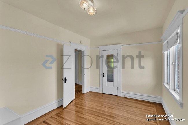 Building Photo - 654 Chetwood St