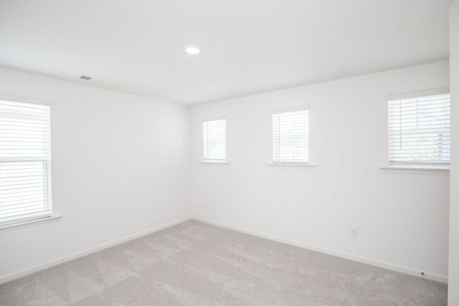 Building Photo - 101 Goshawk St