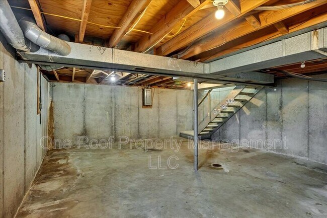 Building Photo - 701 Linwood Dr